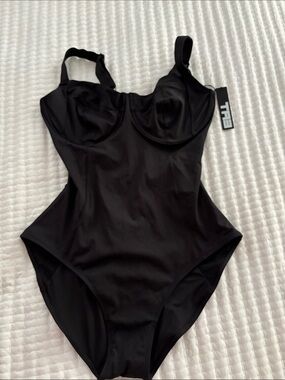 TA3 The Lifty Black One-Piece Swimsuit with Underwire Support